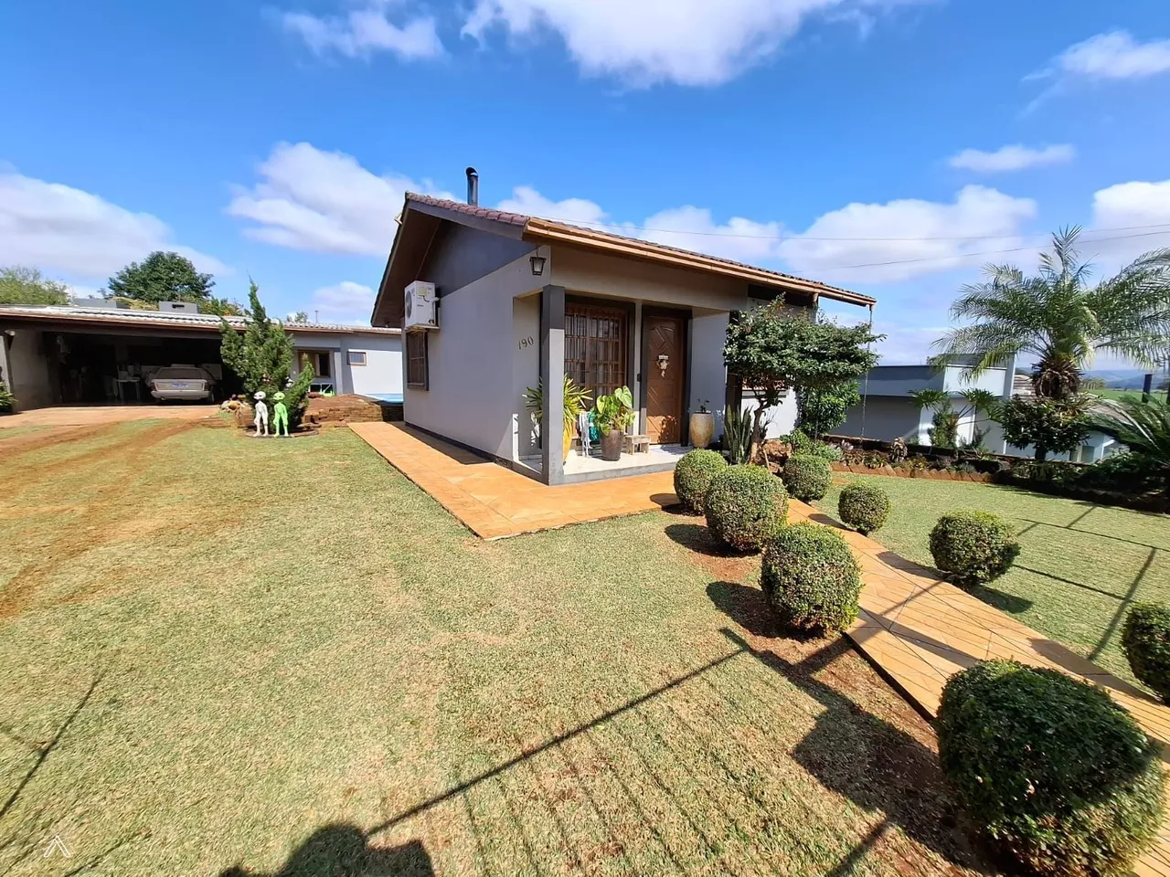 Casa com 4 dormitórios, foto 1
