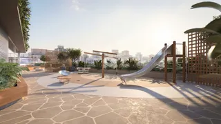 Área externa com escorrega de madeira e piso de concreto.