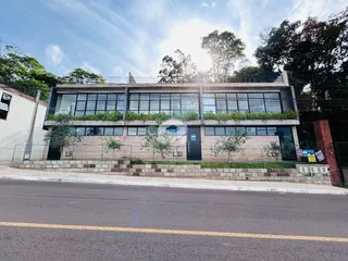 Fachada de um edifício residencial ou comercial em Lajeado, Brasil.