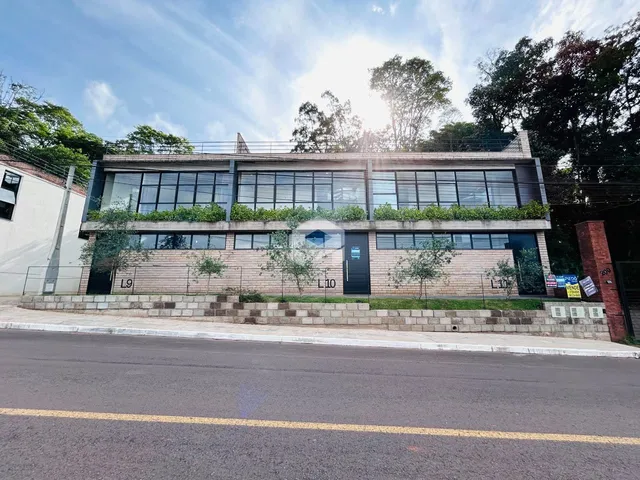 Fachada de um edifício residencial ou comercial em Lajeado, Brasil.