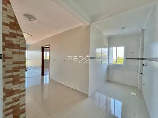 Hall de um imóvel em Lajeado, Brasil com piso de cerâmica claro.