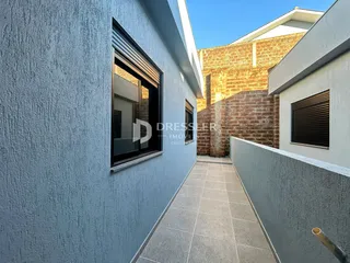 Vista lateral da fachada de uma residência em Lajeado, Brasil.