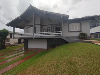 Casa com 4 dormitórios, foto 1