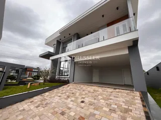 Fachada moderna de uma residência em Lajeado, Brasil.