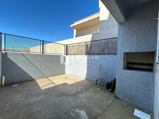 Vista externa da fachada de uma residência em Lajeado, Brasil.