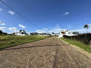 Vista da rua e casas em Lajeado, Brasil.