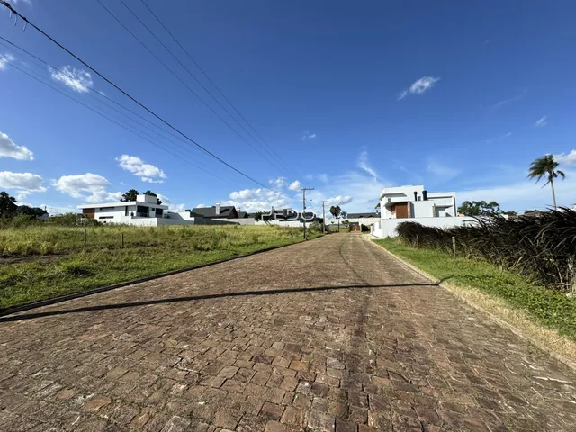 Vista da rua e casas em Lajeado, Brasil.