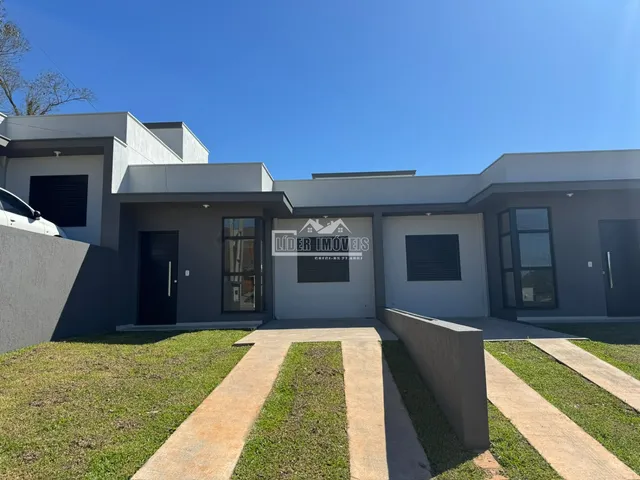Fachada de uma casa moderna em Lajeado, Brasil.