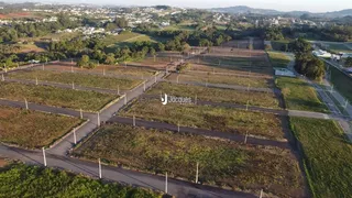Vista aérea de um terreno com campos e estradas no interior de Lajeado.