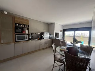 Vista da cozinha e sala de jantar de um imóvel em Lajeado.