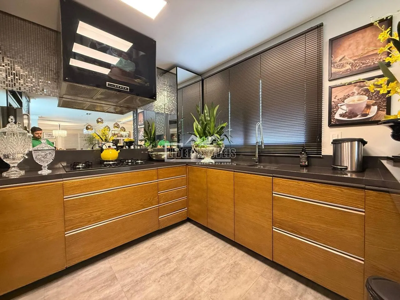Apartamento com 4 dormitórios, foto 1