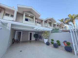 Fachada de um imóvel residencial em Lajeado, Brasil, mostrando a área externa e a entrada.
