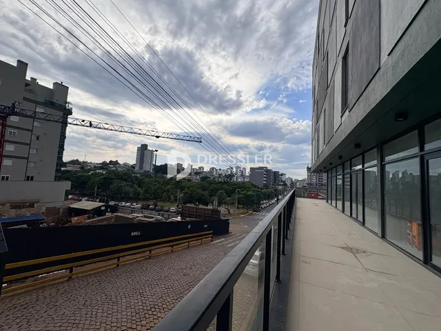 Vista da fachada de um prédio moderno em Lajeado.