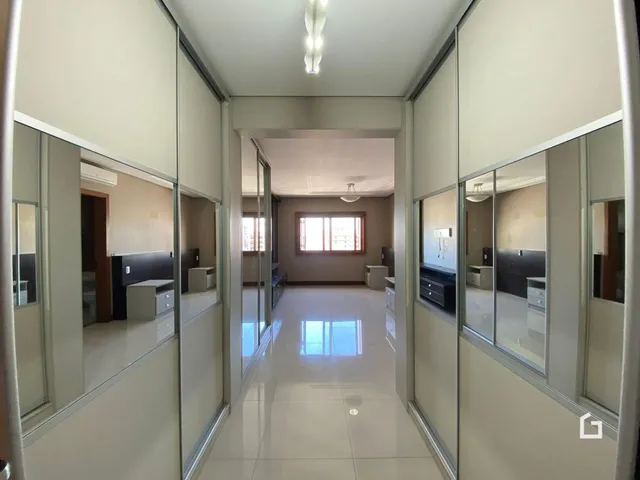Corredor interno de um imóvel em Lajeado, Brasil.