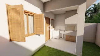 Uma vista interna de uma sala com portas e janelas de madeira.