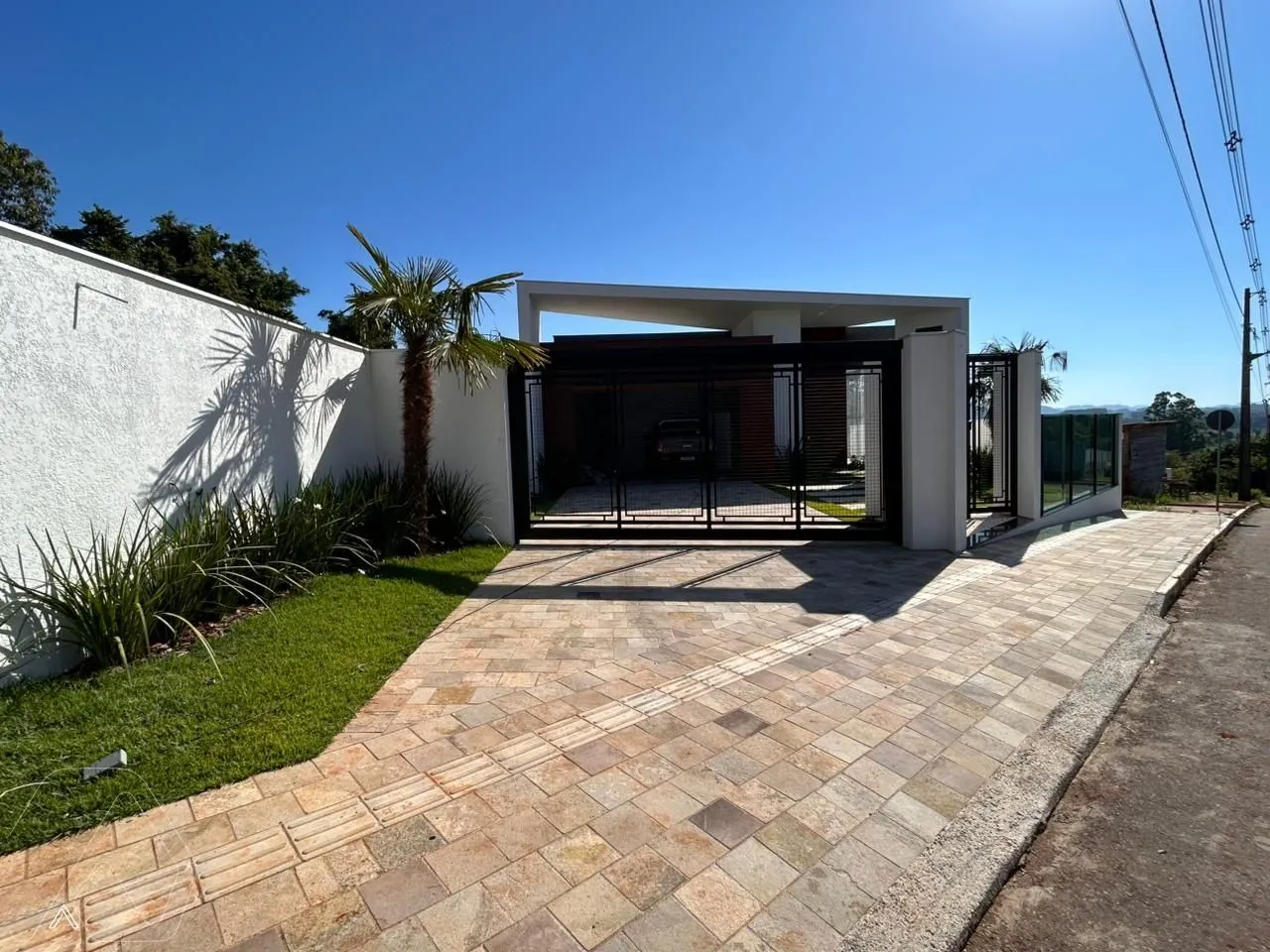 Casa com 4 dormitórios, foto 1