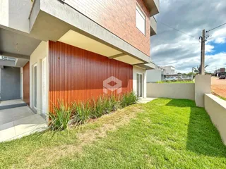 Fachada de uma residência em Lajeado, Brasil com jardim gramado.