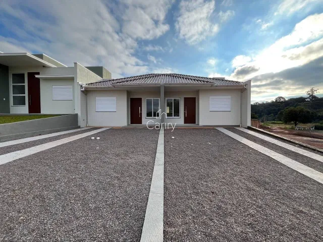Casa geminada com 2 dormitórios