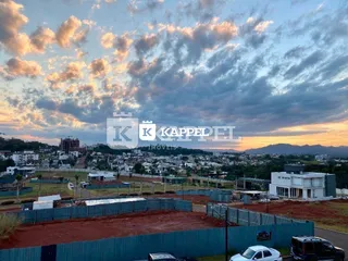 Vista externa de um terreno com cerca e vegetação em Lajeado.