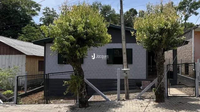 Casa com 4 dormitórios