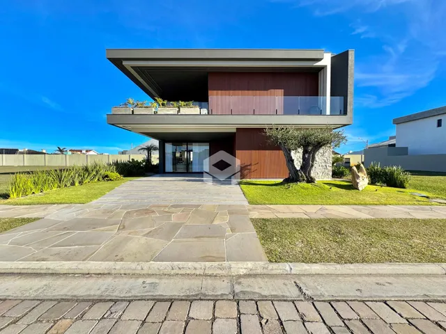 Casa com 6 dormitórios