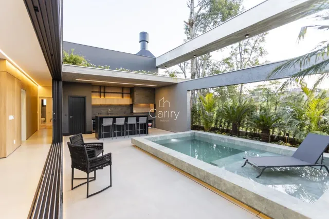 Casa com 4 dormitórios