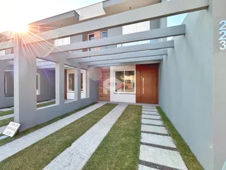 Vista da fachada moderna de uma residência em Lajeado, Brasil.