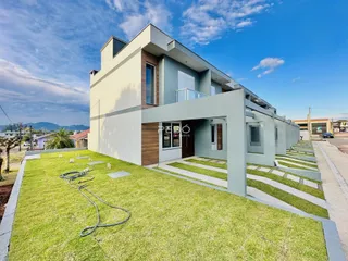 Fachada moderna de uma residência em Lajeado, Brasil.