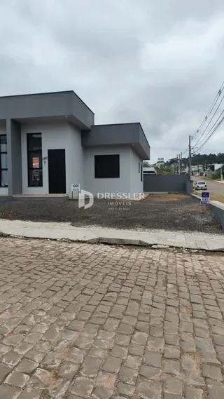 Fachada moderna de uma residência em Lajeado, Brasil.