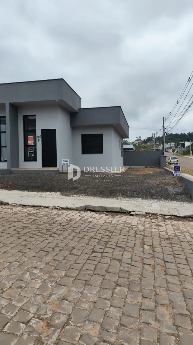 Fachada moderna de uma residência em Lajeado, Brasil.