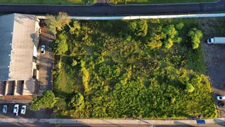 Vista aérea de uma propriedade em Lajeado, mostrando o terreno e a edificação.