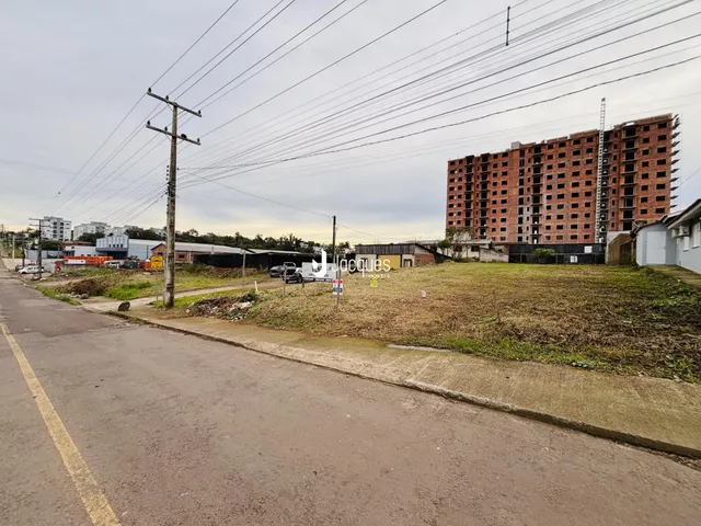 Foto da fachada de um prédio residencial em Lajeado, Brasil.