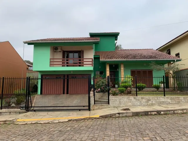 Casa com 4 dormitórios
