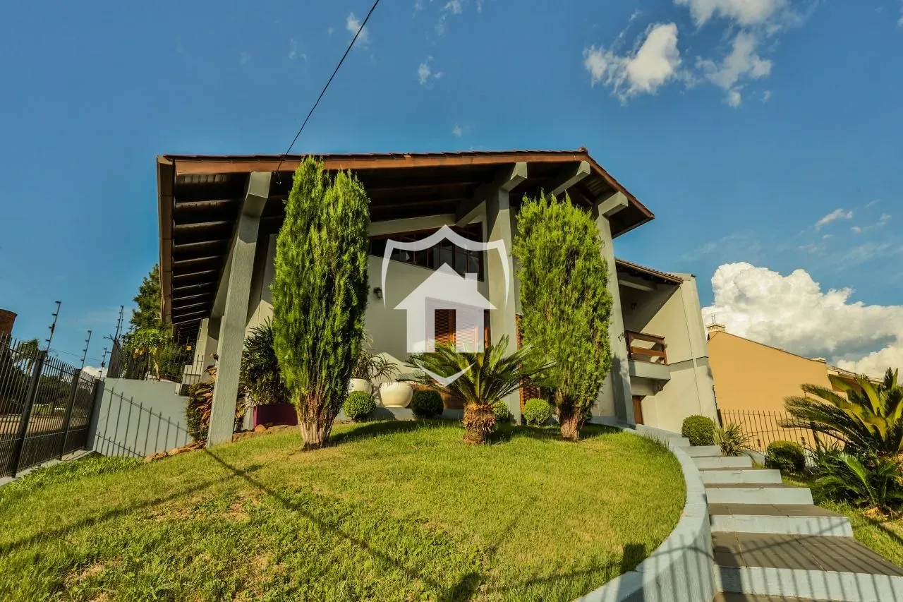 Casa com 4 dormitórios, foto 1