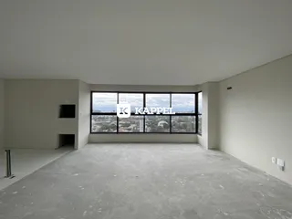 Vista da sala de um imóvel em Lajeado, Brasil, com grande janela.