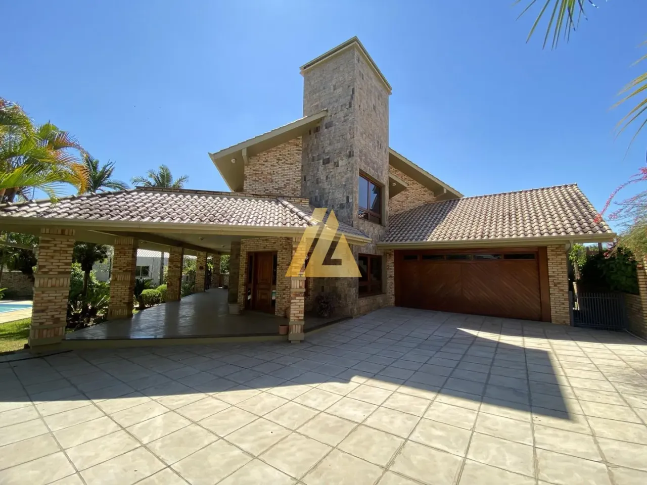 Casa com 4 dormitórios, foto 1