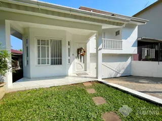 Casa com 4 dormitórios, foto 1
