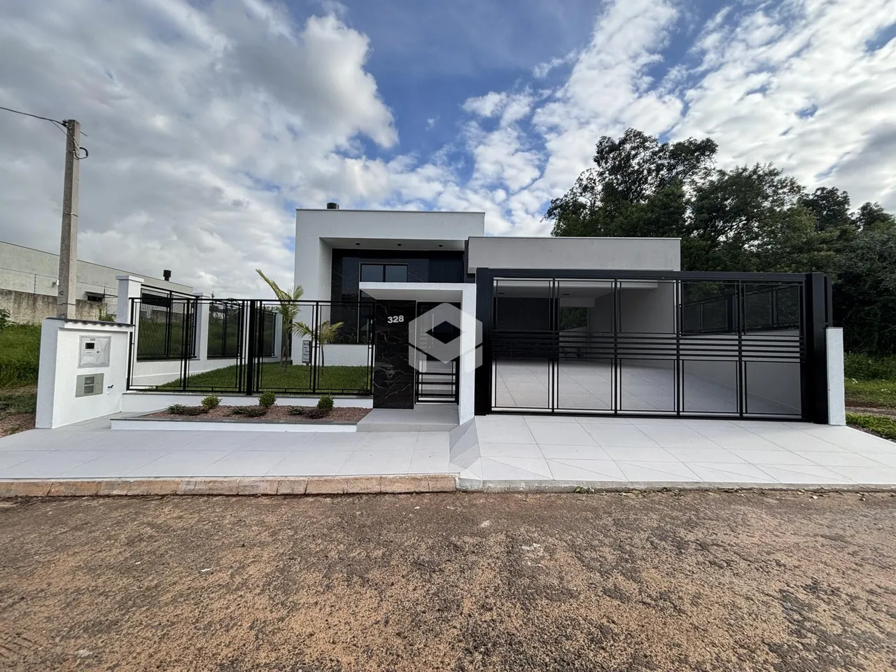 Fachada de uma residência moderna em Lajeado, Brasil.