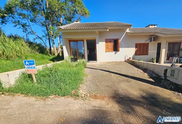 Casa geminada com 2 dormitórios