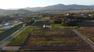Vista aérea de terras agrícolas e campos no interior de Lajeado.
