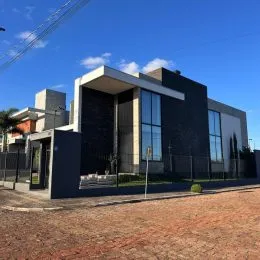 Fachada moderna de um imóvel em Lajeado, Brasil.