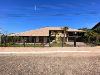 Casa com 4 dormitórios
