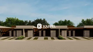 Fachada da residência com múltiplas portas de garagem e sinalização da imobiliária K Kappel Imóveis.