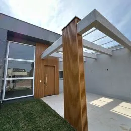 Fachada moderna de uma residência em Lajeado, Brasil.