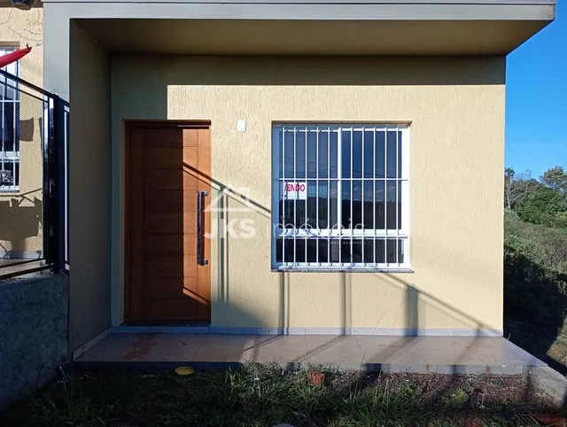 Casa geminada com 2 dormitórios