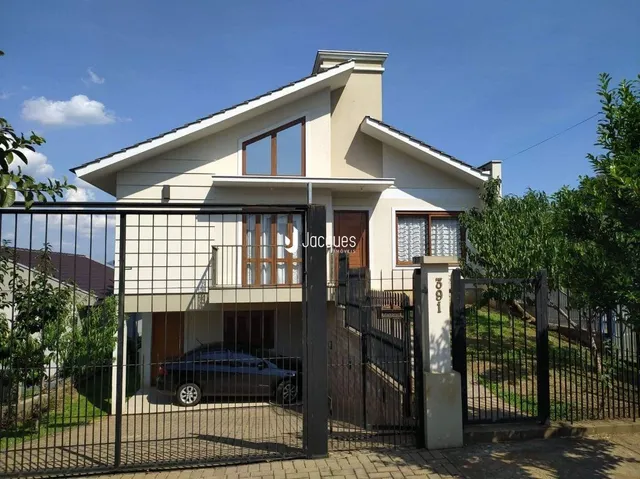Casa com 4 dormitórios