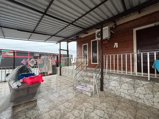 Vista externa de uma área coberta de uma propriedade em Lajeado.