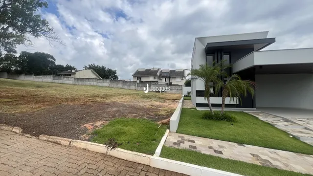 Fachada de uma casa moderna em Lajeado, Brasil.