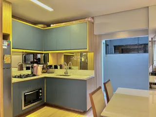 Vista da cozinha moderna de um imóvel em Lajeado, Brasil.