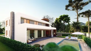 Fachada de uma residência moderna com área externa em Lajeado.